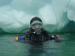 DIVING IN ANTARCTICA