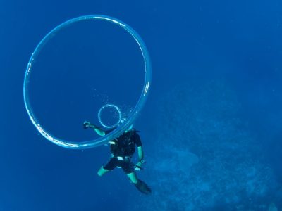 Unter Wasser Ringe machen